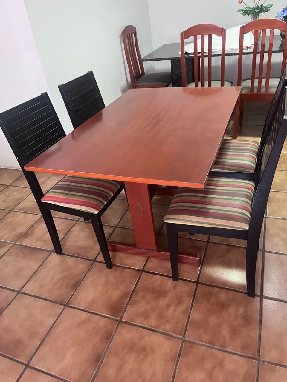Mesa com 4 cadeiras  - Foto 2