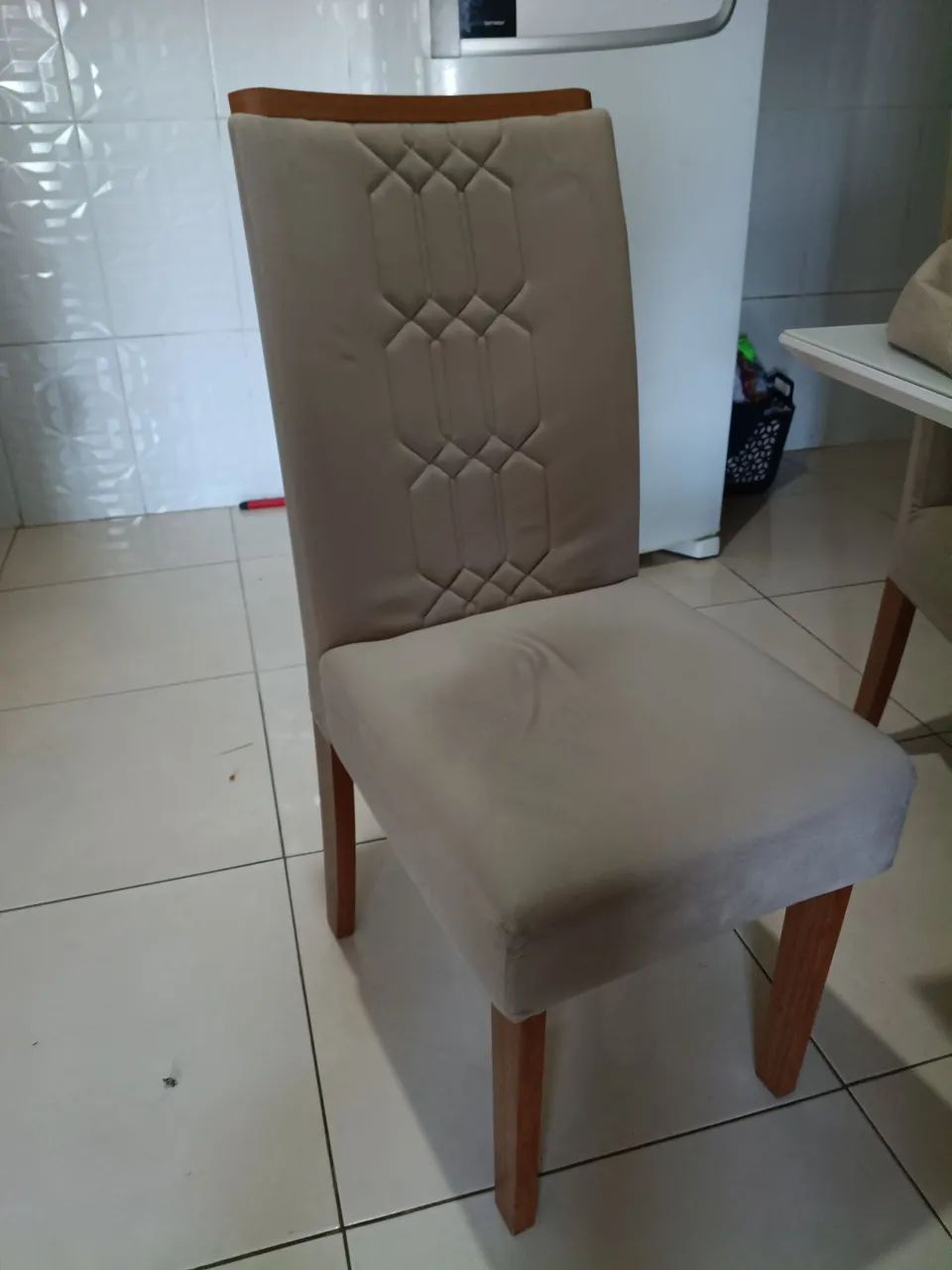 Mesa 4 cadeiras. 