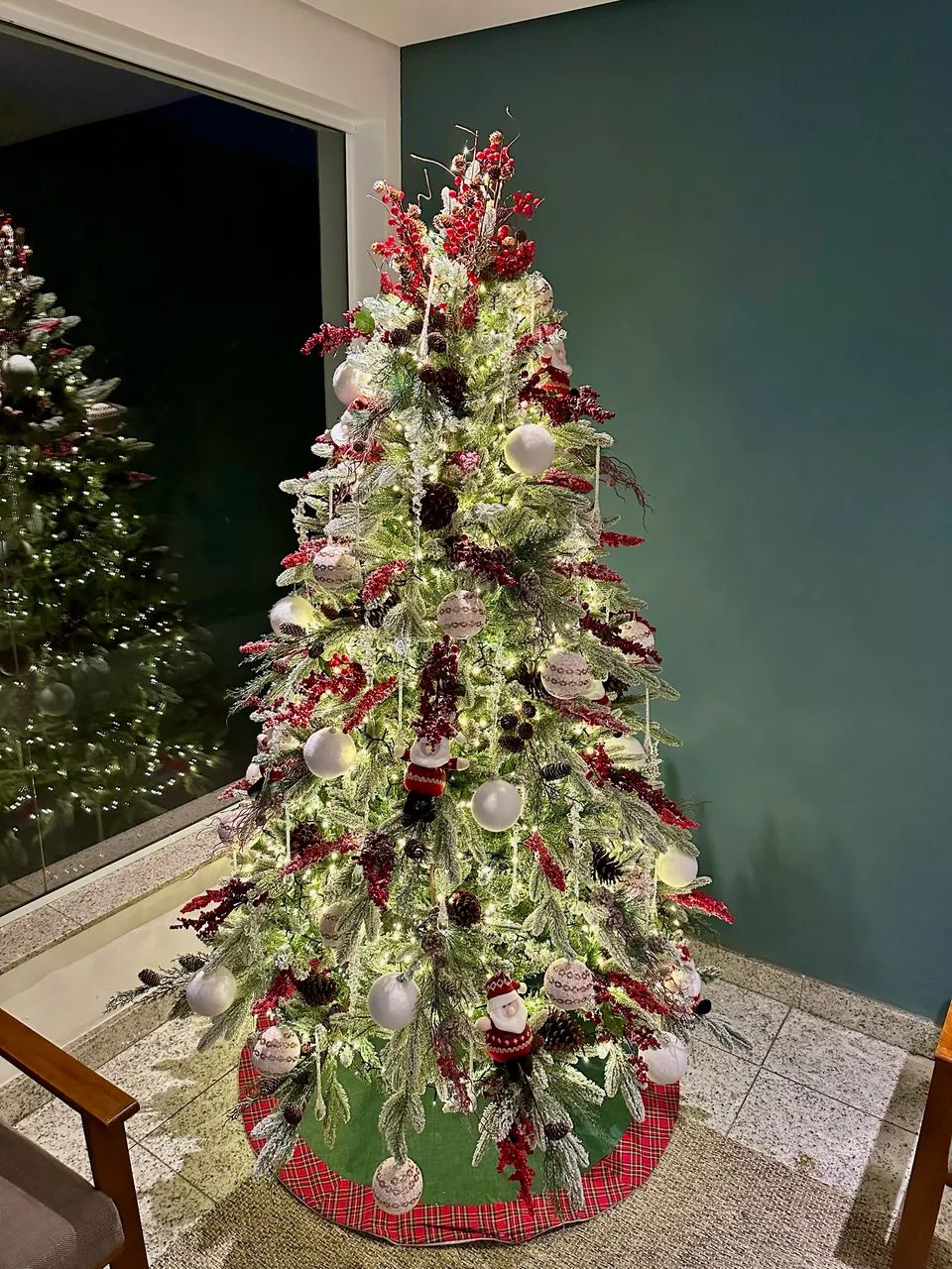 Árvore Natal nevada com frutas vermelhas 2.10m - Foto 2