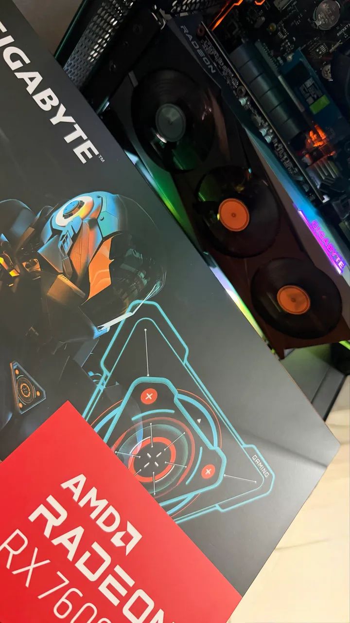 PLACA DE VÍDEO RX 7600 GAMING OC  - GDDR6 - GIGABYTE - zero- na caixa