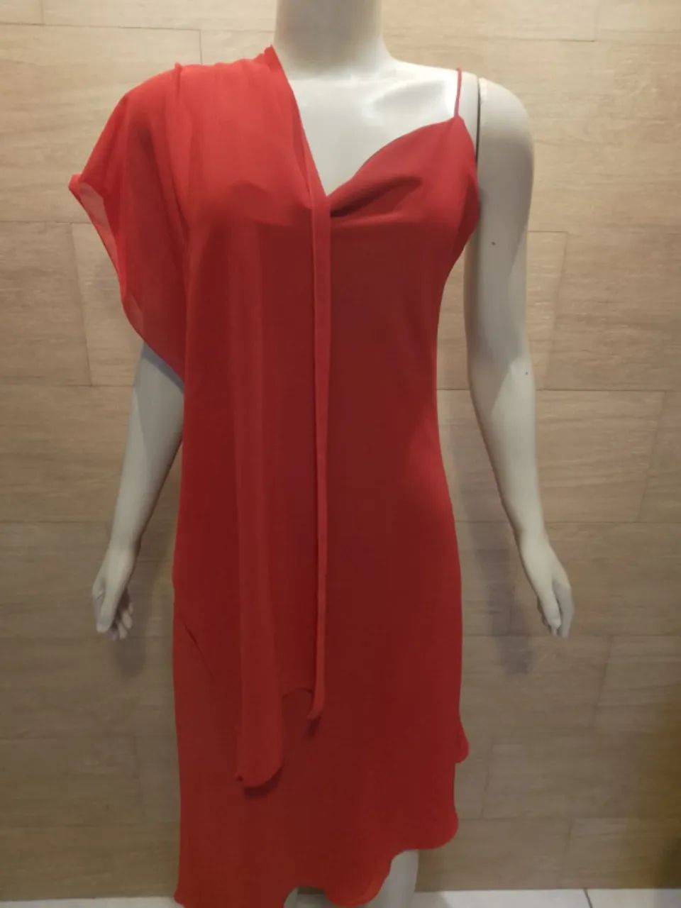 Vestido midi assimétrico vermelho vivo - Foto 5