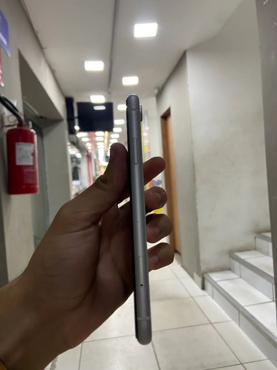 iPhone XR - Branco/128gb  - Foto 4