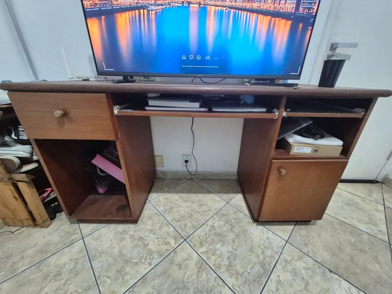 Escrivaninha em madeira maciça - Foto 2