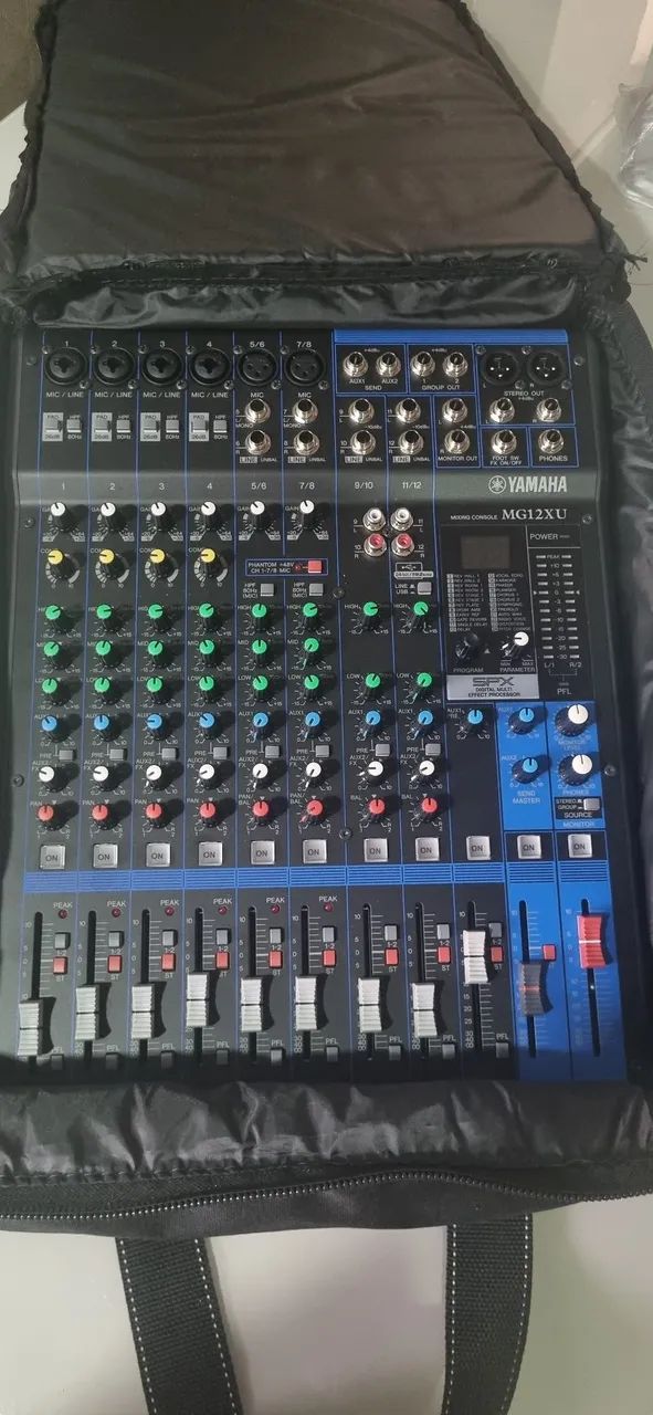 Mesa de Som Yamaha XU12