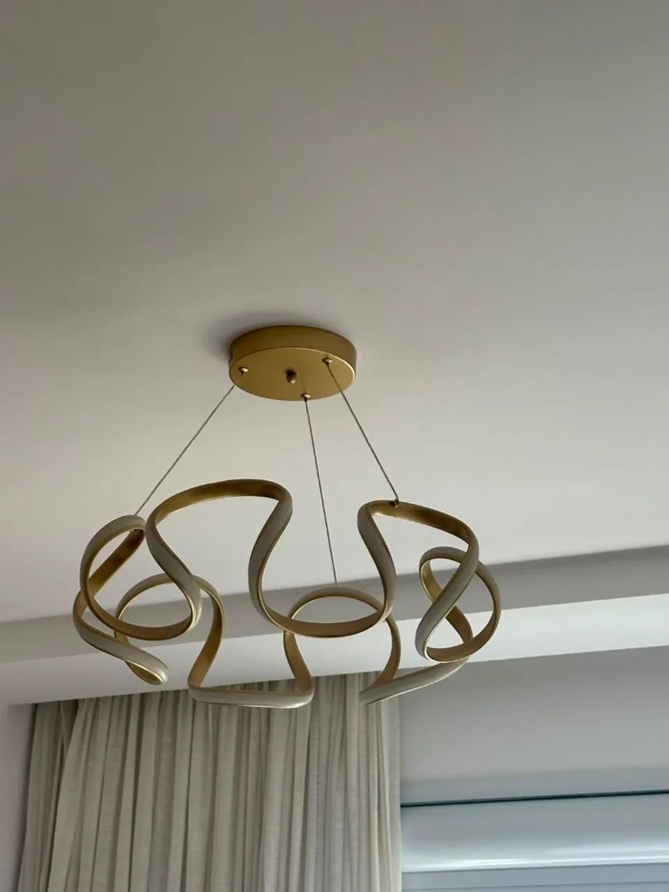Lustre Pendente LED Ondulado - Dourado