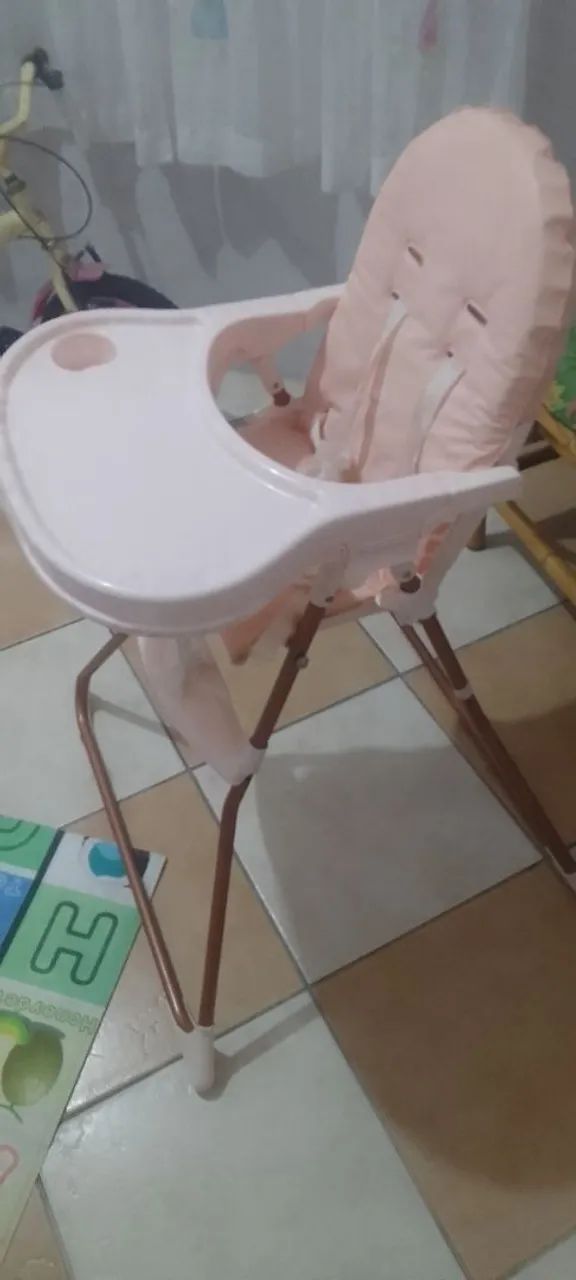 Cadeirinha de alimentação menina