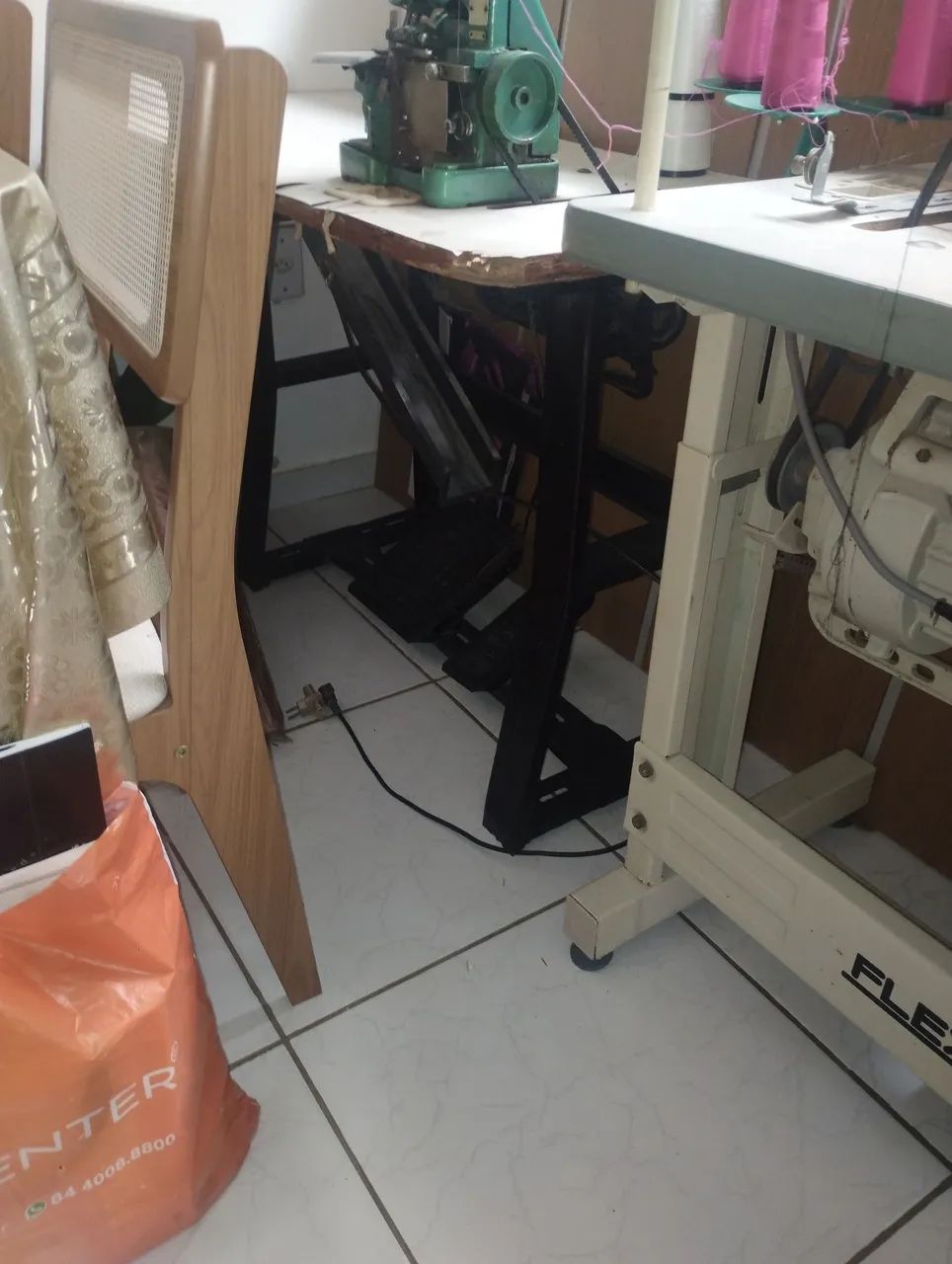 Vendo máquina Reta e orveloque em perfeito estado  - Foto 2