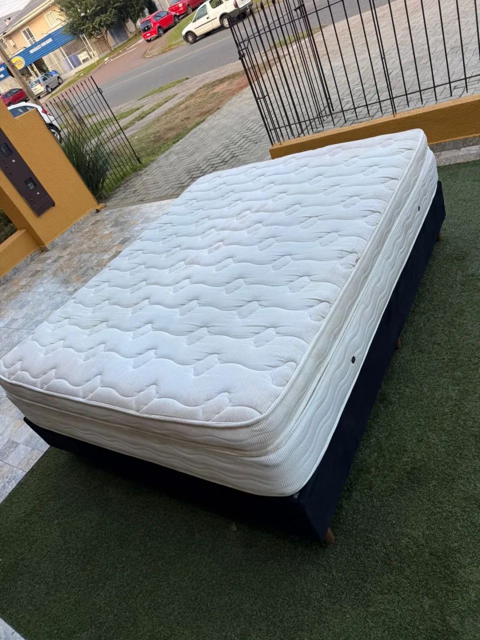 Colchão Queen MAXFLEX USADO COM BASE - Entrego!!  - Foto 2