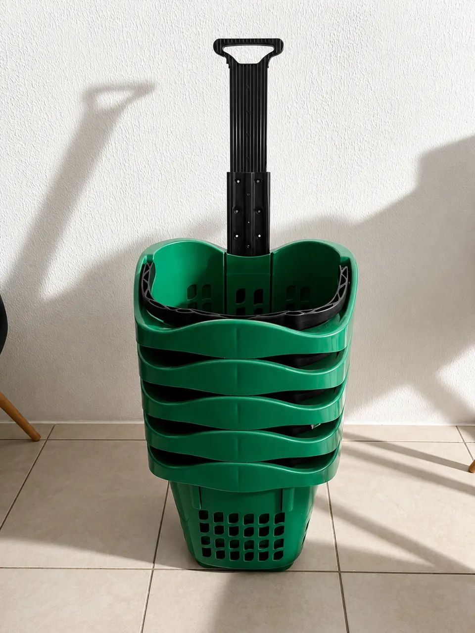 Kit 5 Cestinhas Com Alça E Rodinhas Mercado Mercearia 30l