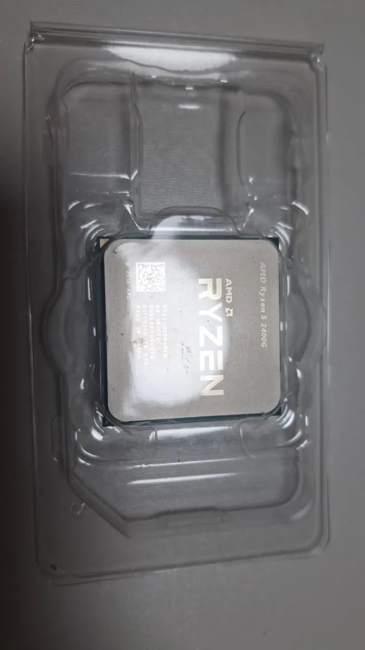 Processador gamer AMD Ryzen 5 2400G YD2400C5M4MFB de 4 núcleos e 3.9GHz  com cooler - Foto 3