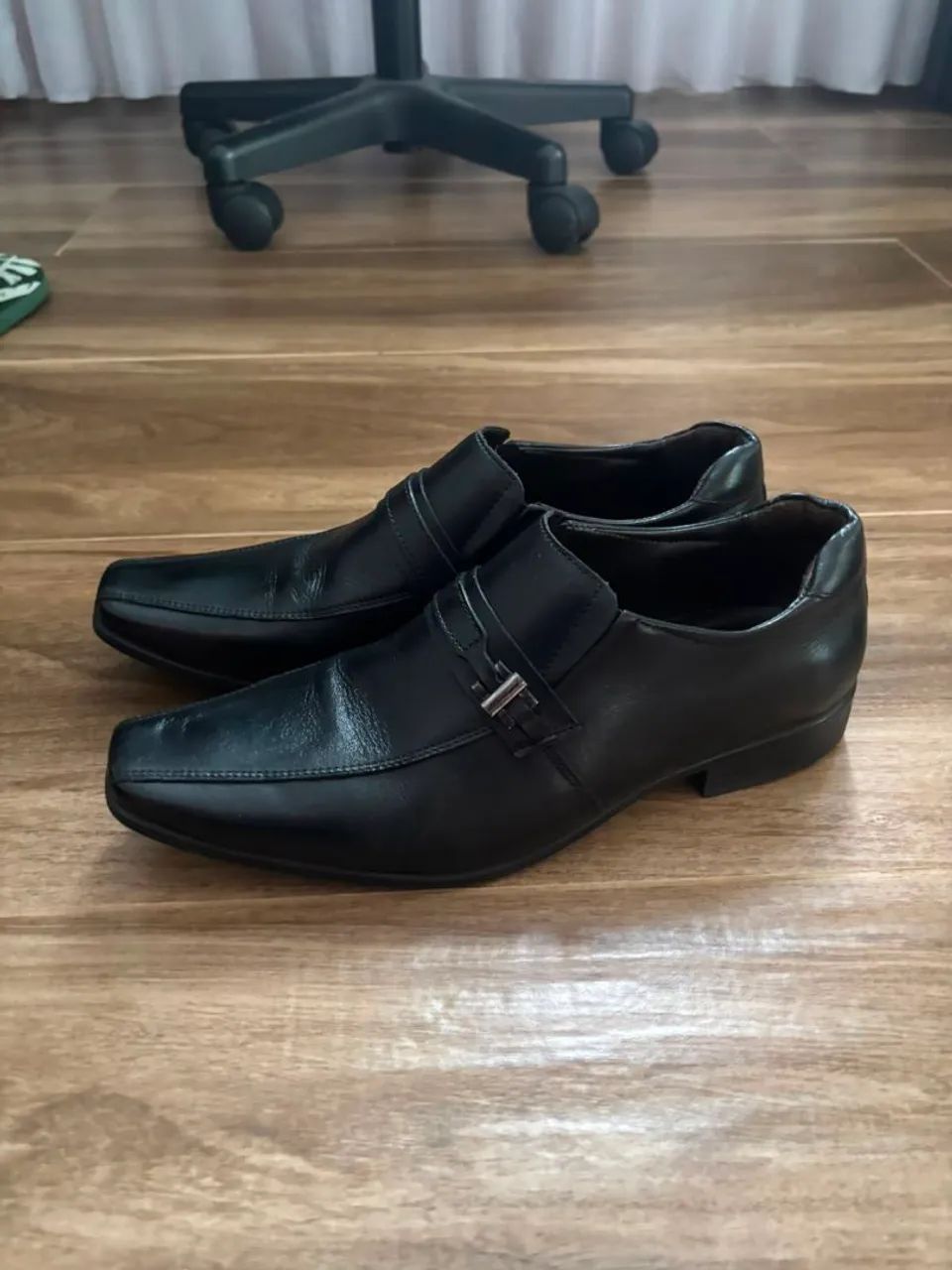 Sapato social Milano, num 40.