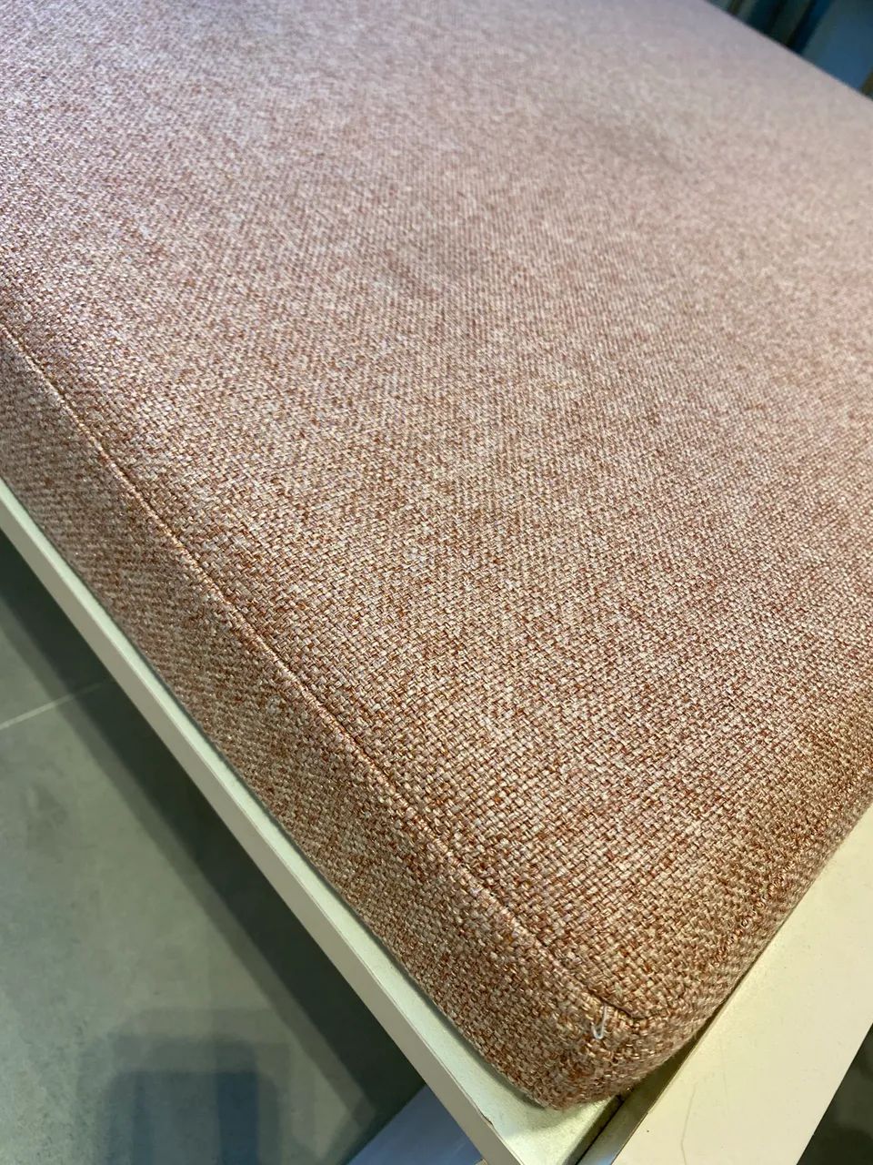 Sofá com mesa de apoio espelhada  - Foto 5