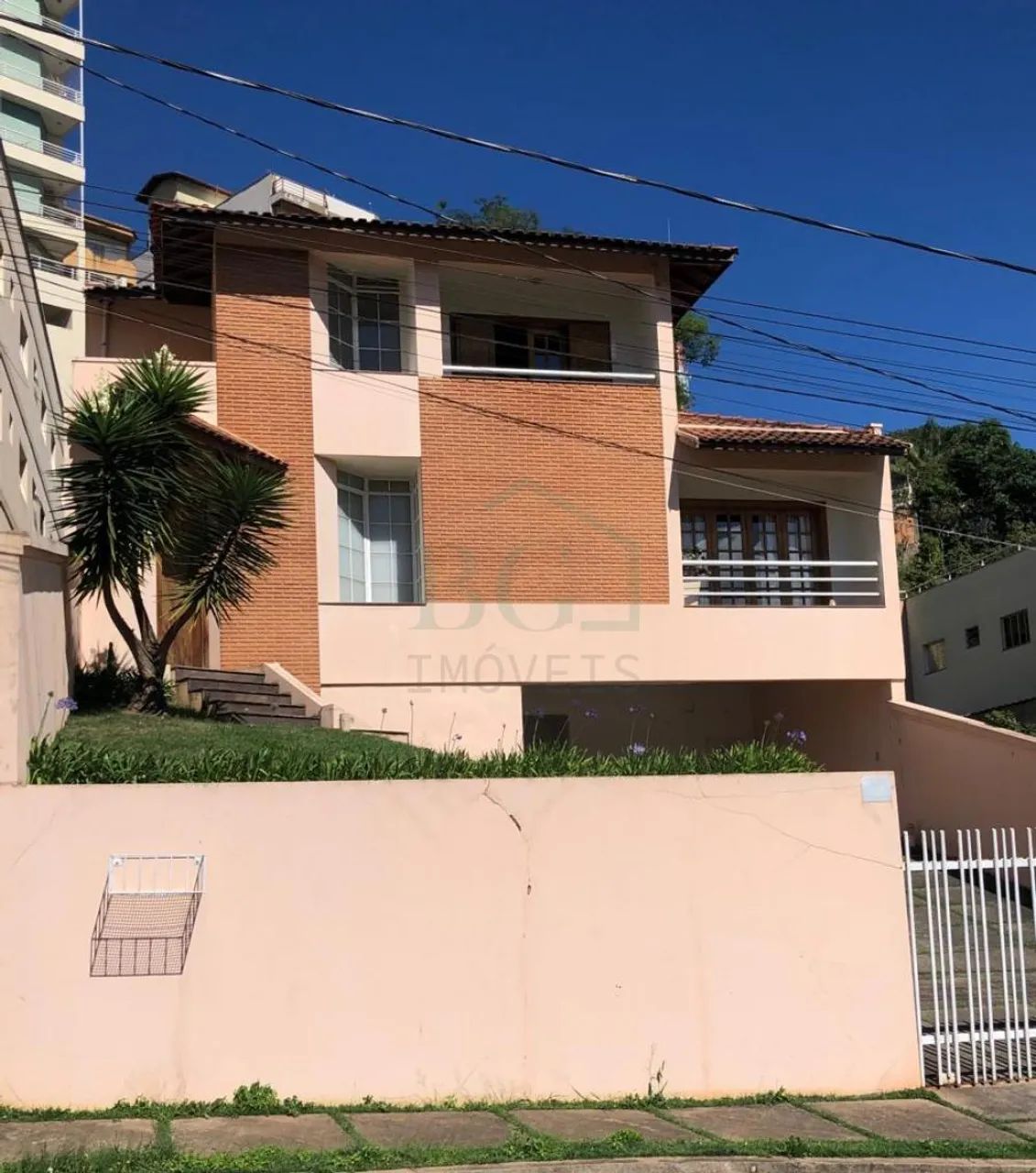 CASA COM EXCELENTE ACABAMENTO