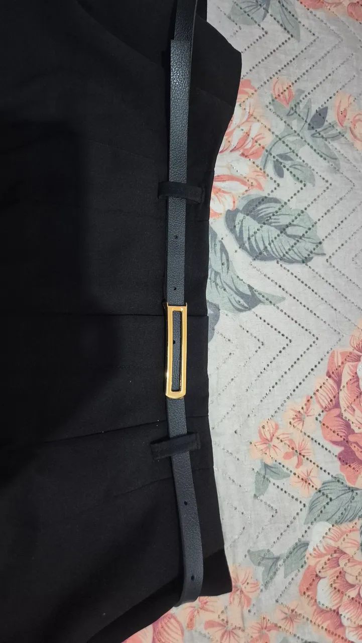 Shorts alfaiataria preto com cinto - Foto 4