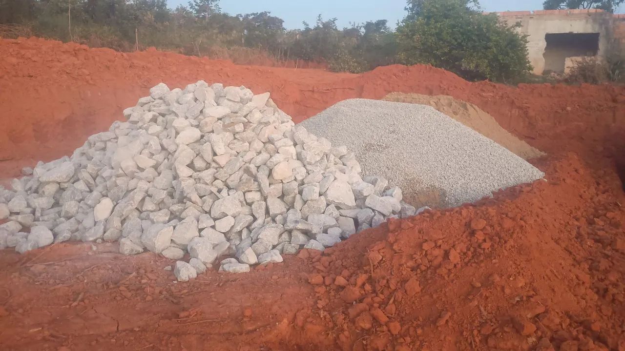 Caminhão de areia,brita, escória leve e terra - Foto 2