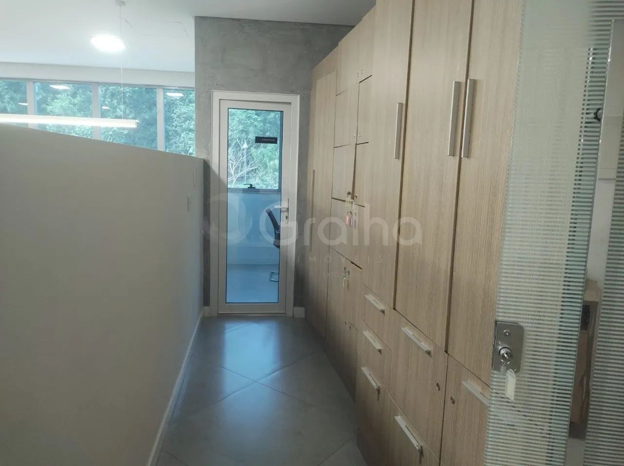 Sala comercial de 46m² no Saco Grande