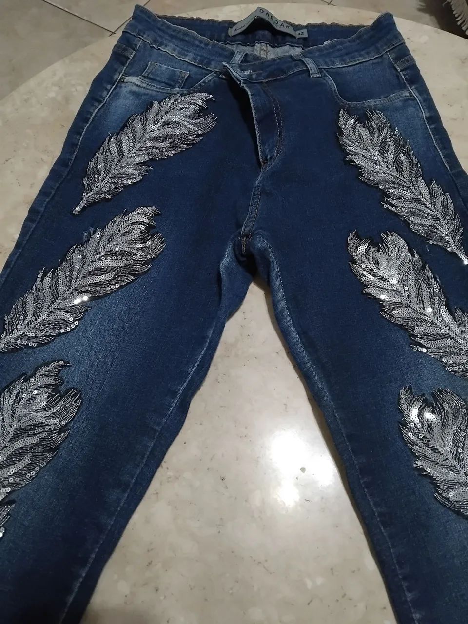 Calça jeans apliques