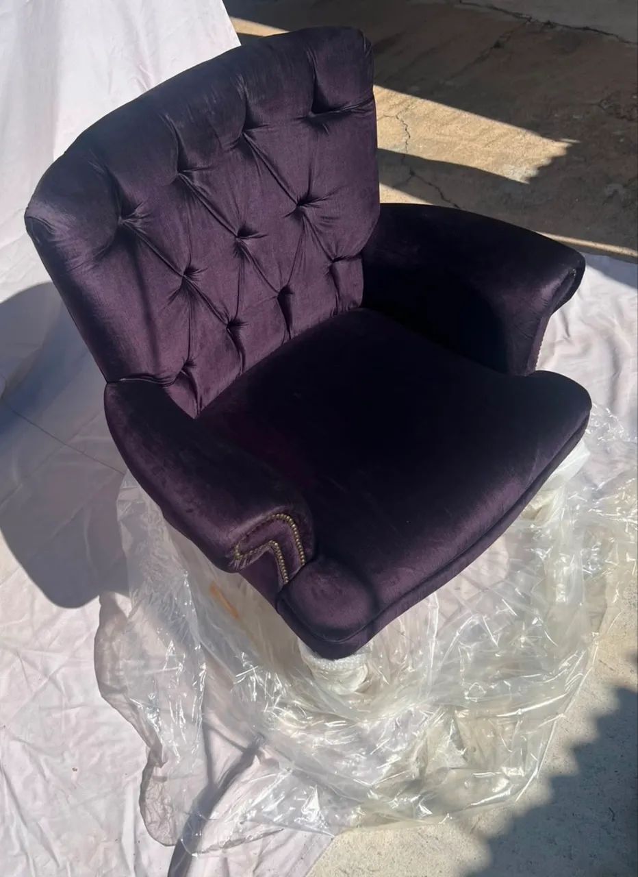Poltrona Arttzzi Original em Veludo Preto | Nova | Alto Padrão | Embalada - Foto 4