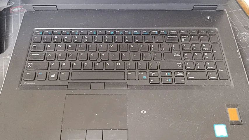 Potência Profissional Notebook Workstation Intel Xeon 32 GB RAM para máxima produtividade.
