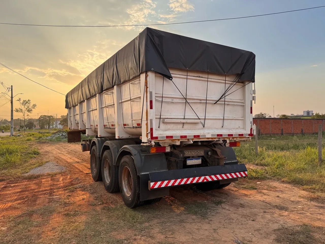 Carreta Caçamba Randon 30m com pneus - Foto 3