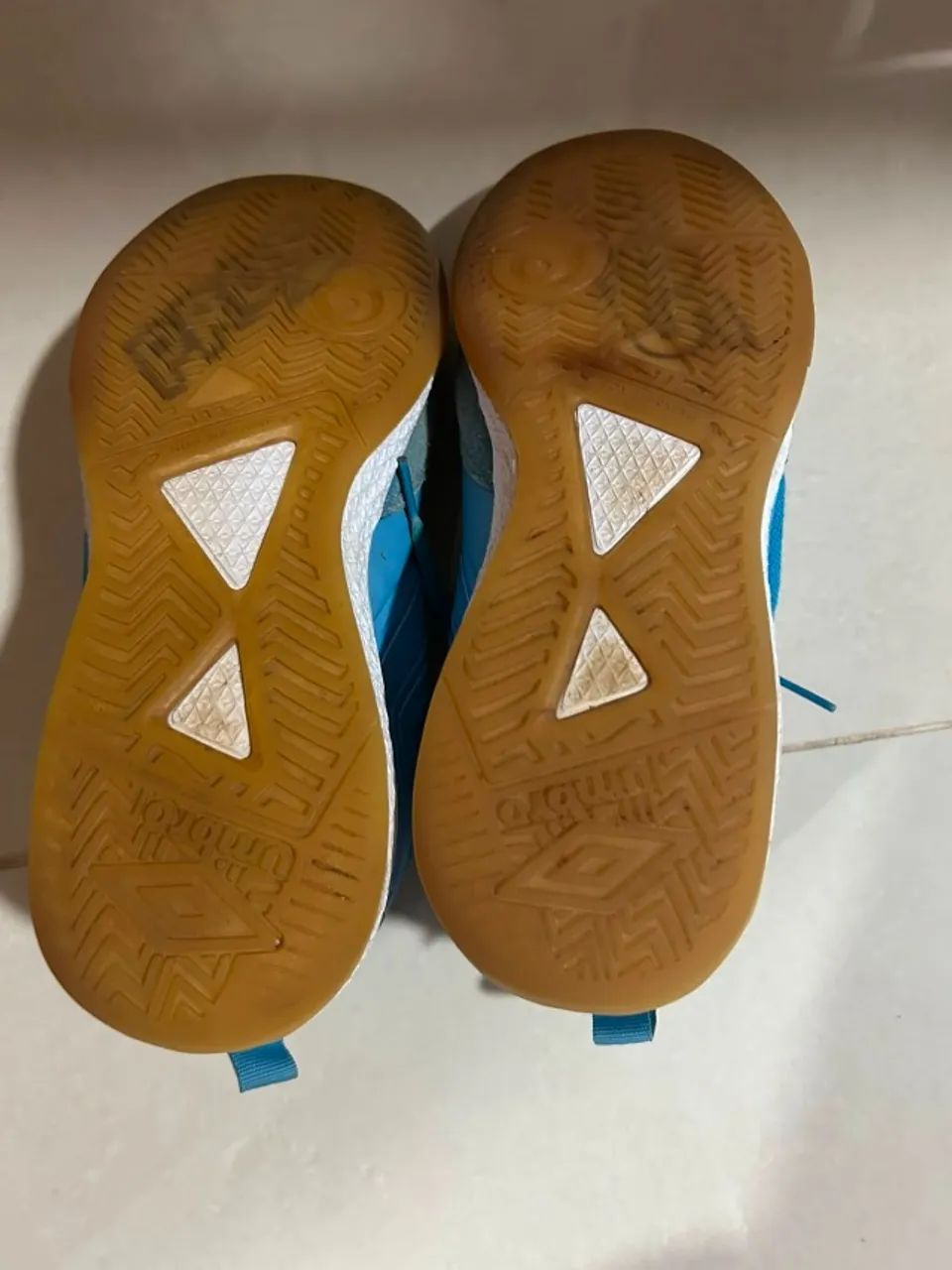 Tênis de futsal umbro pro 5 bump usada - Foto 4
