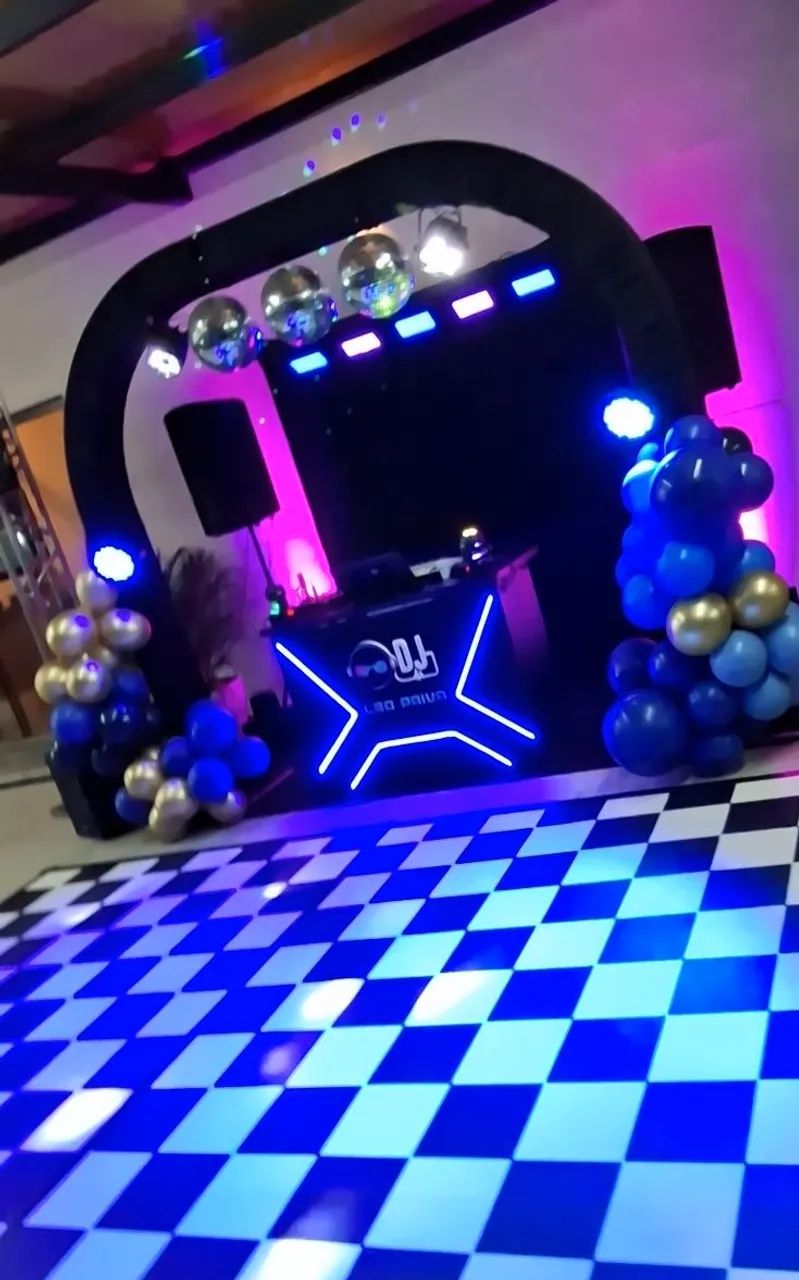 DJ com som e iluminaçao para eventos