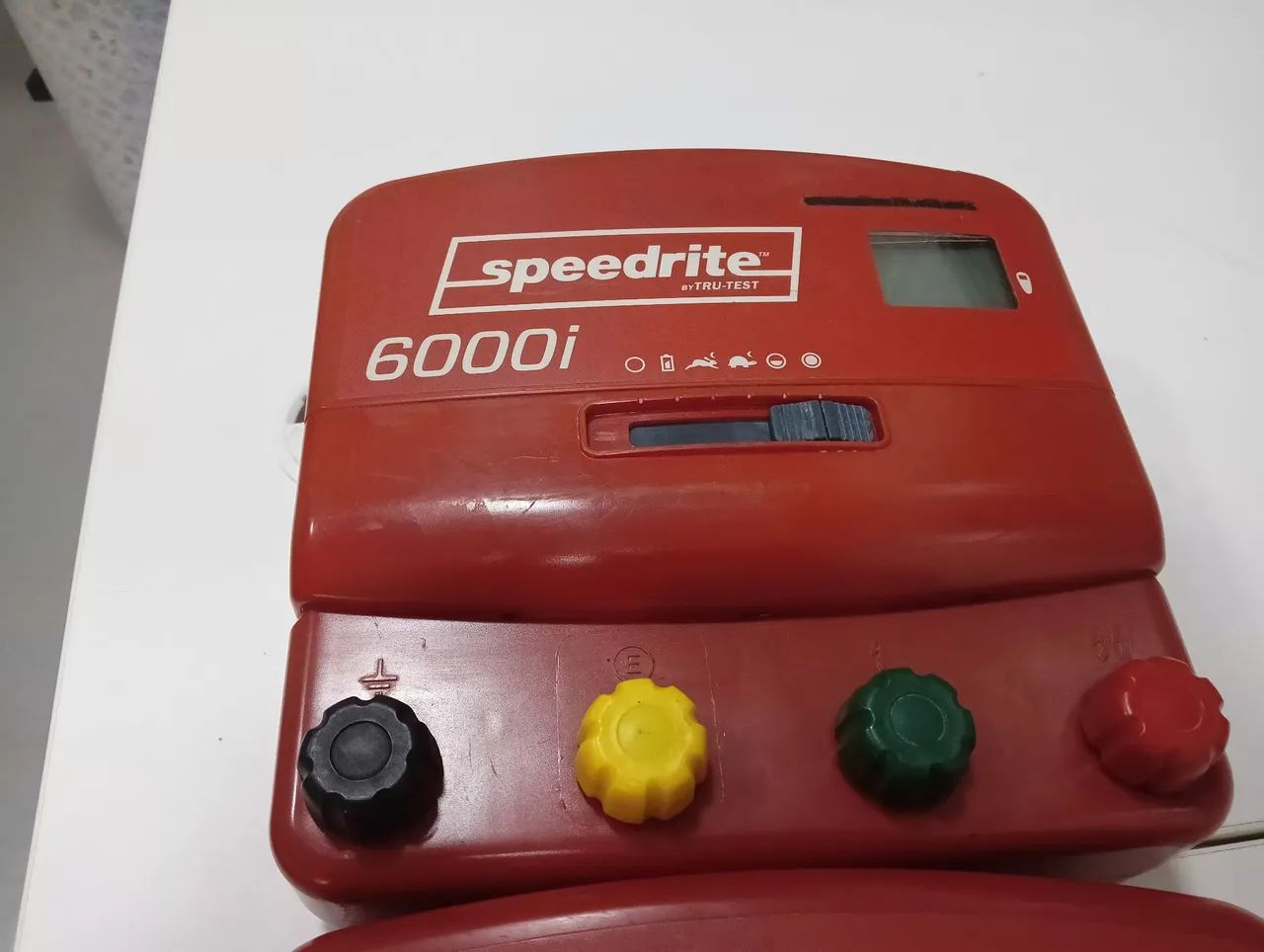 Lote com 3 eletrificadores de cerca Speedrite 6000i - Foto 4