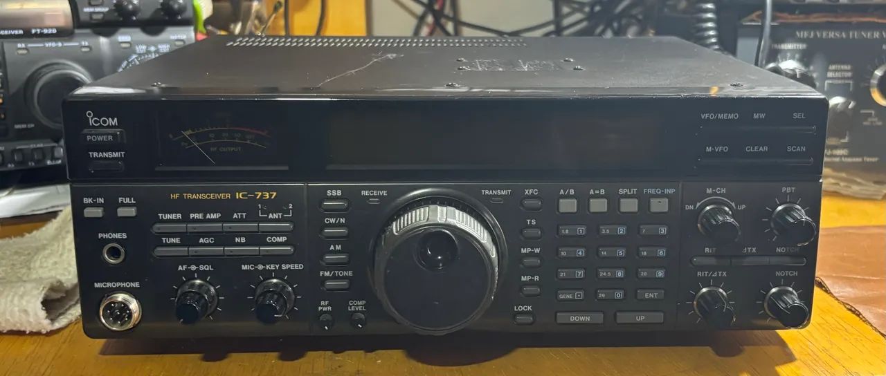 ICOM IC 737