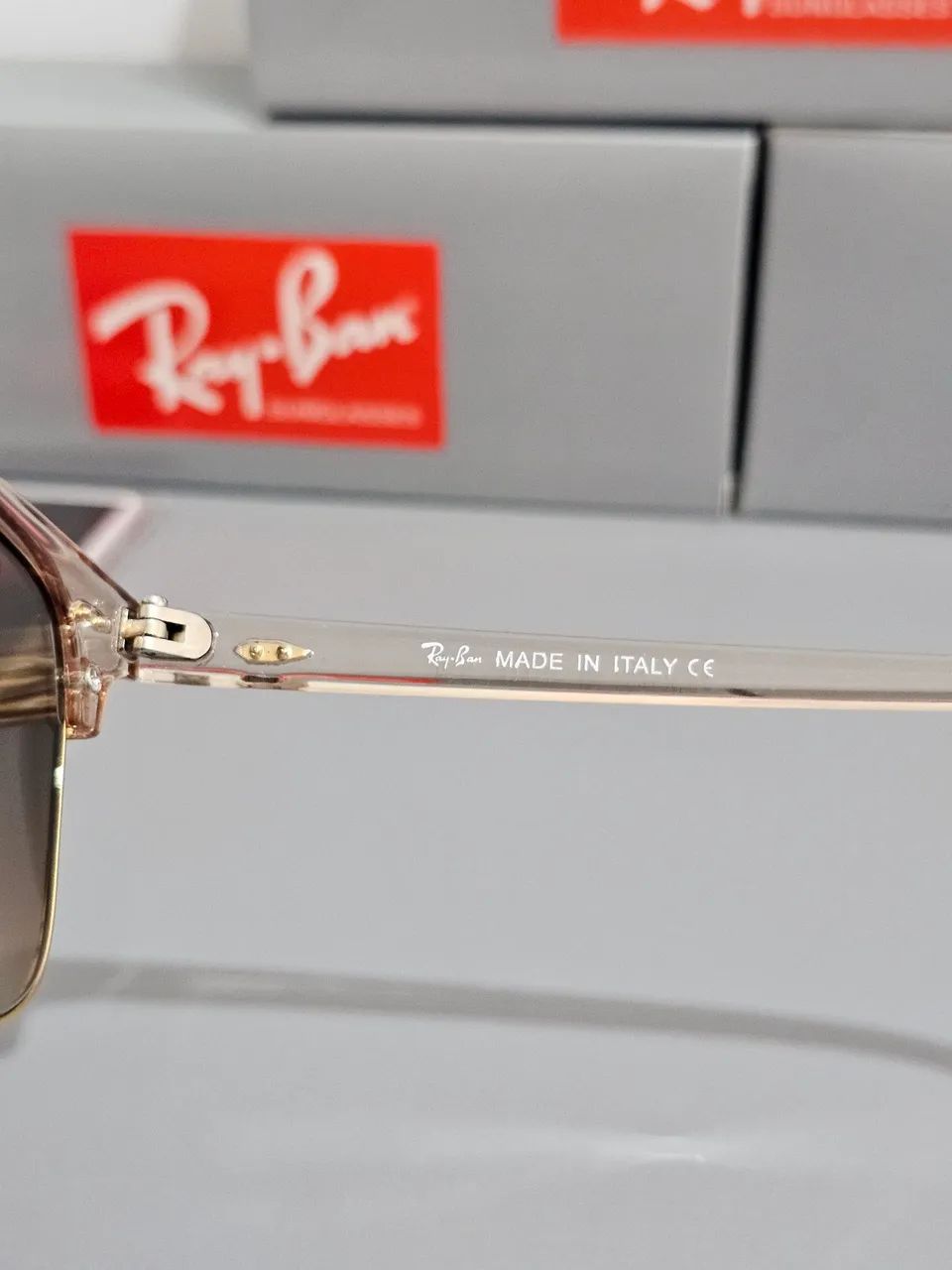 Óculos de sol Ray-Ban Clubmaster dourado  - Foto 2