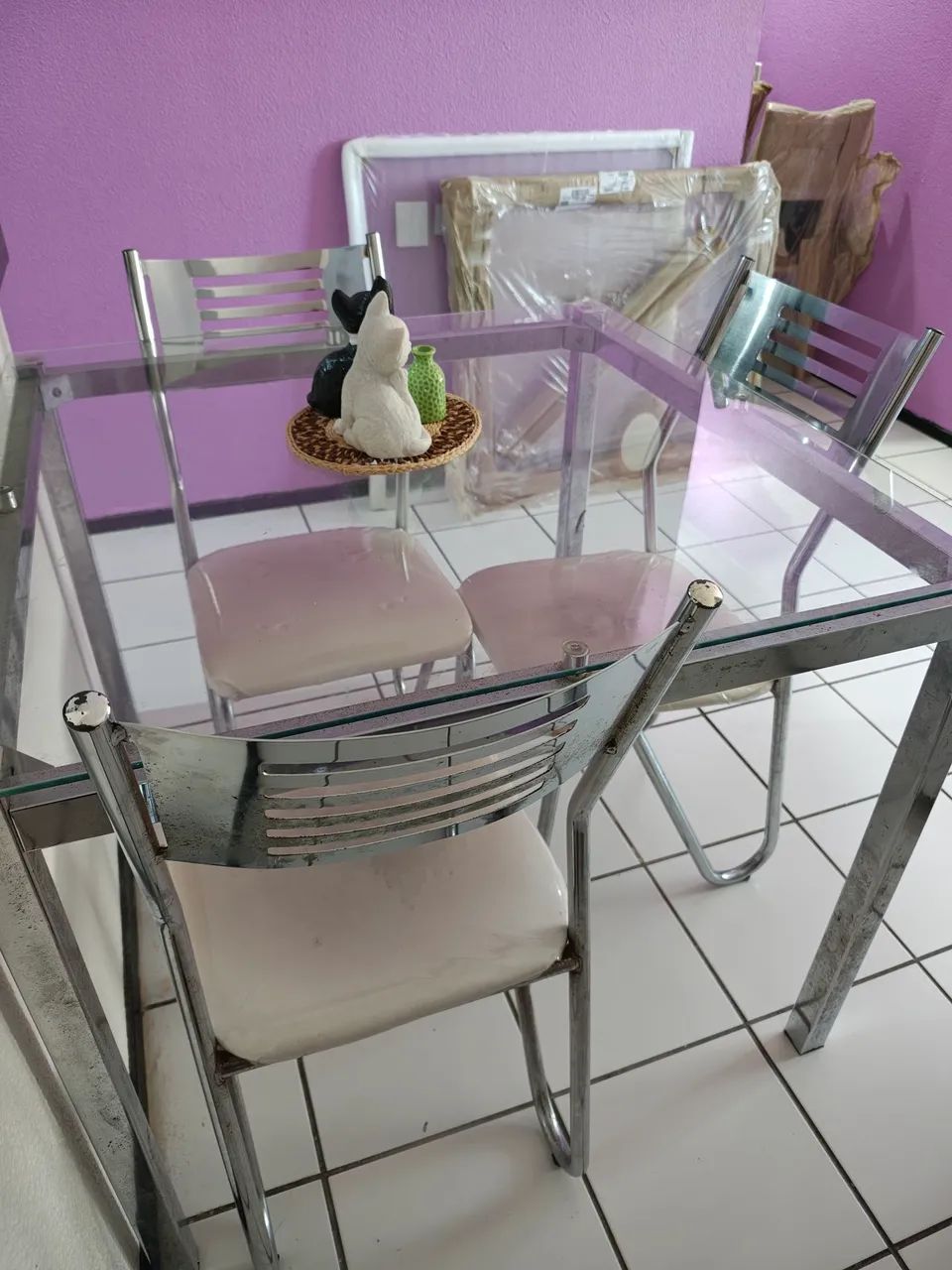 Mesa Quadrada Vidro Temperado com 3 CADEIRAS Estofadas Cromadas - Foto 3