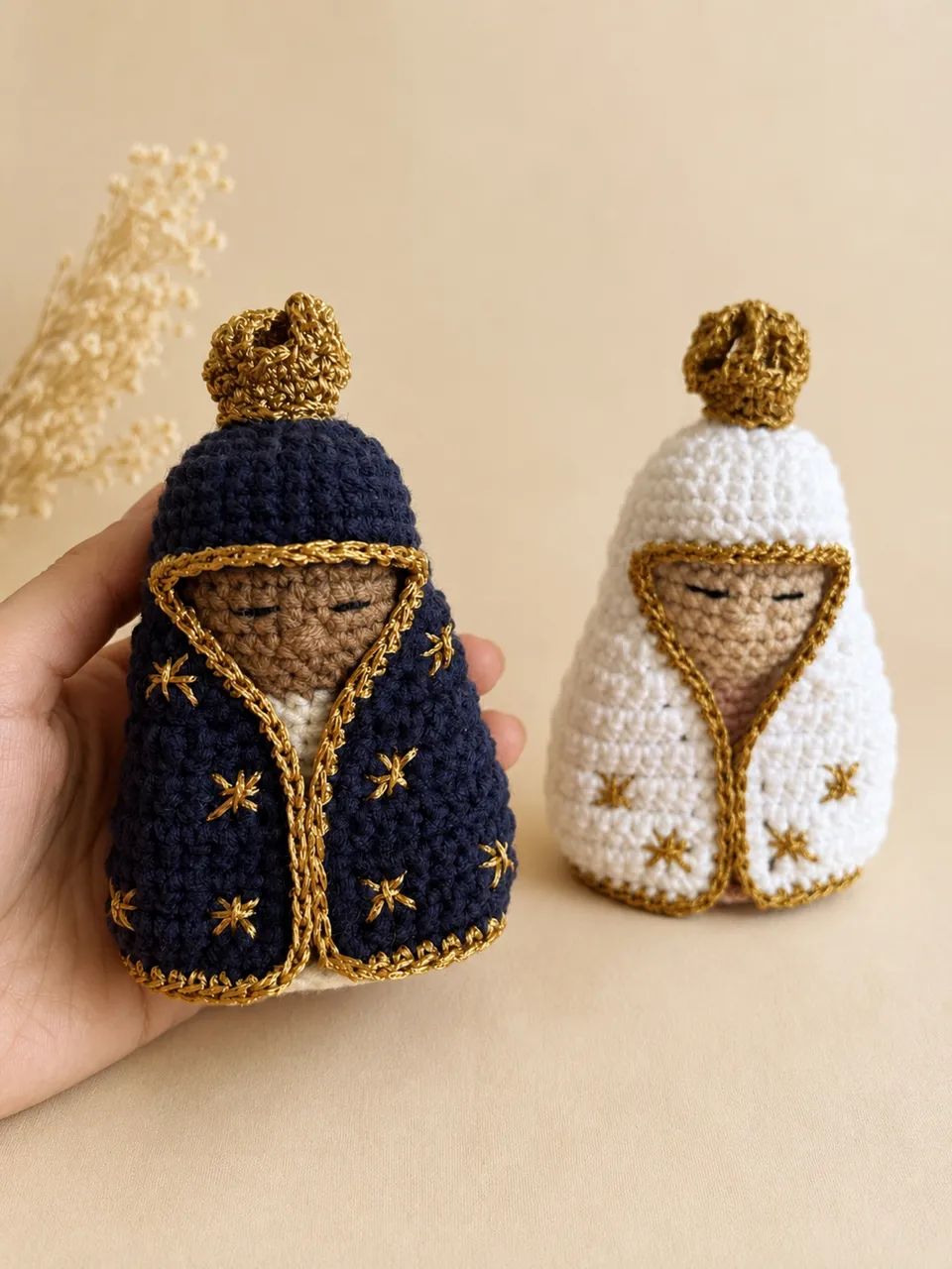 Mini Santinha de amigurumi - Foto 2