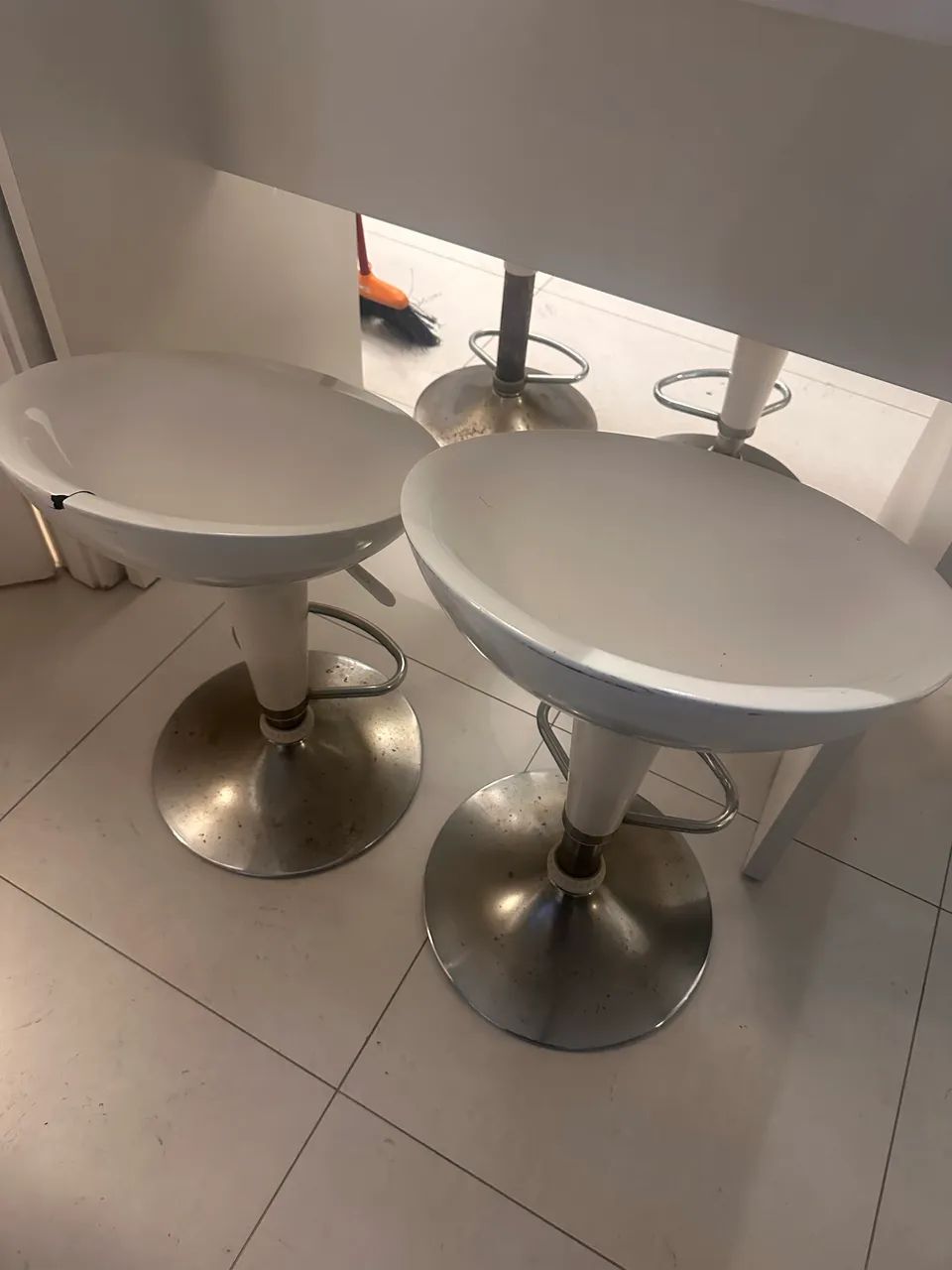 4 banquetas brancas - Foto 2