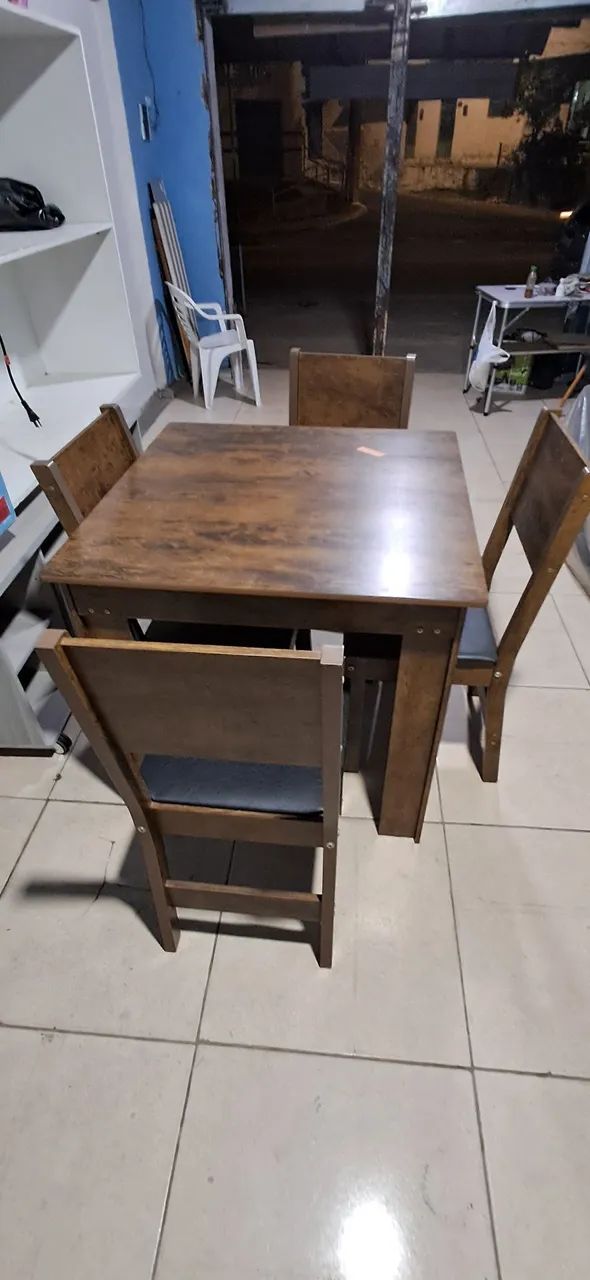 Mesa 4 cadeiras 