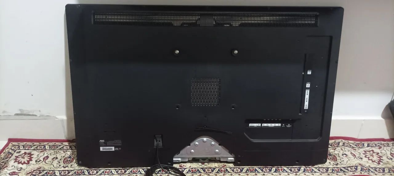 TV AOC 40" LED Full HD LE40H157 - Ótimo Estado