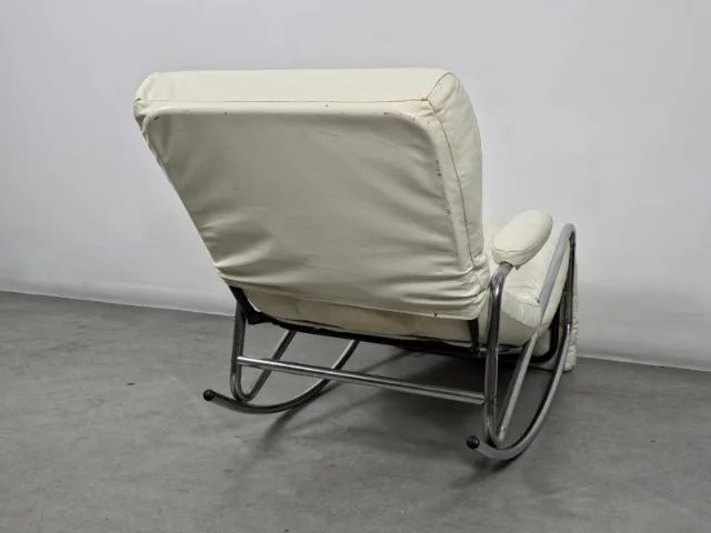 Chaise Longue Década de 60, contruida em aço cromado e tapeçaria courvin náutico - Foto 2