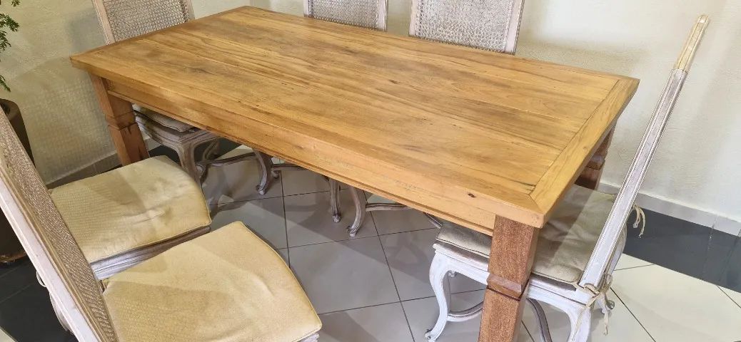 Mesa de jantar de madeira maciça com 6 cadeiras - Foto 3