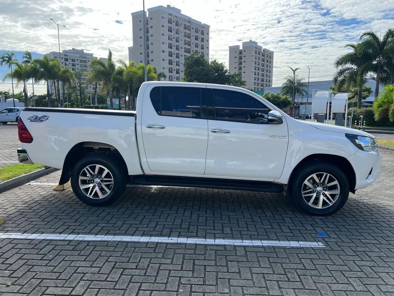 Toyota Hilux CD 4X4 2.8 DIESEL AUT. 2016