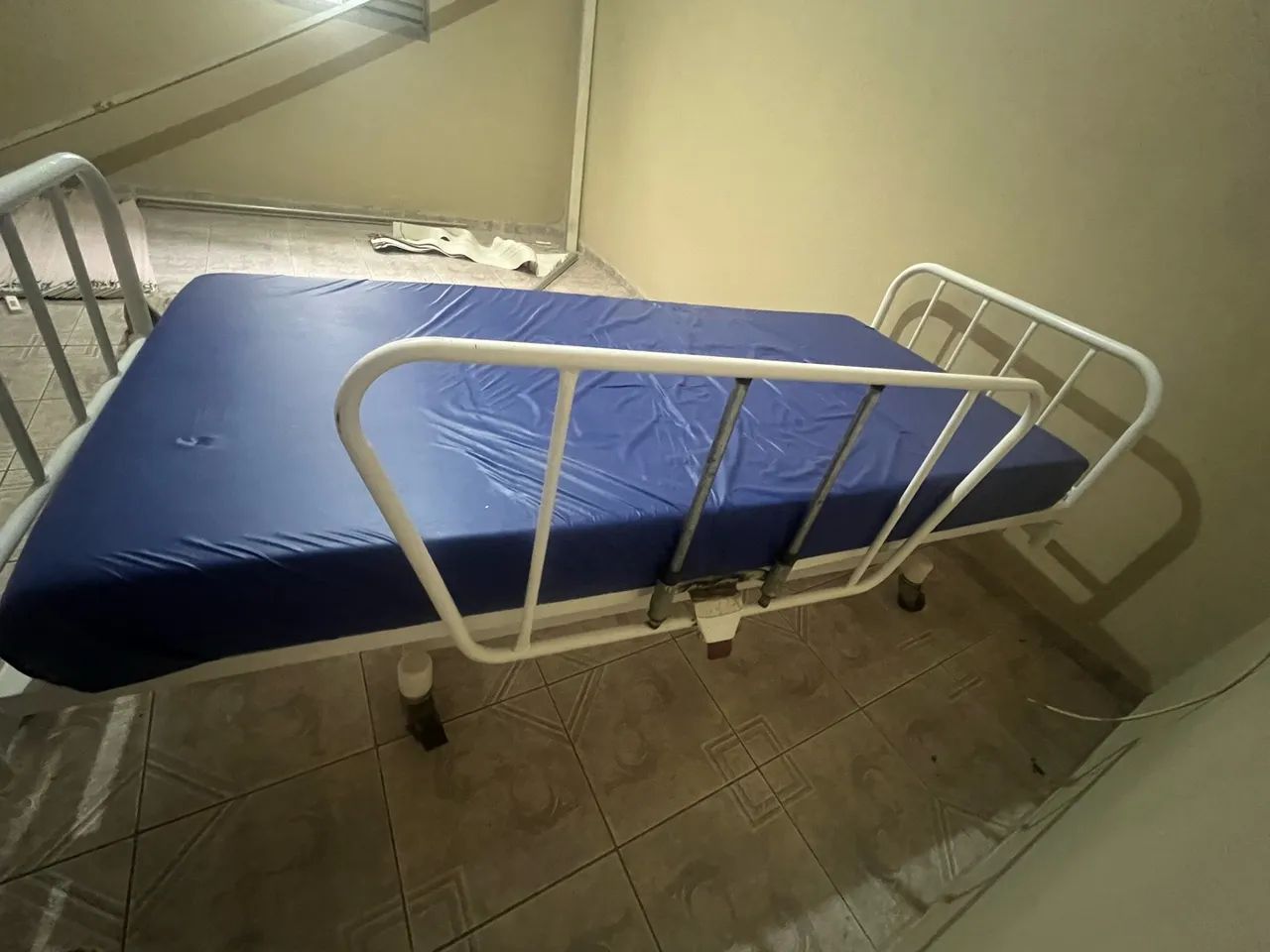 Cama hospitalar com 3 manivelas - Foto 4