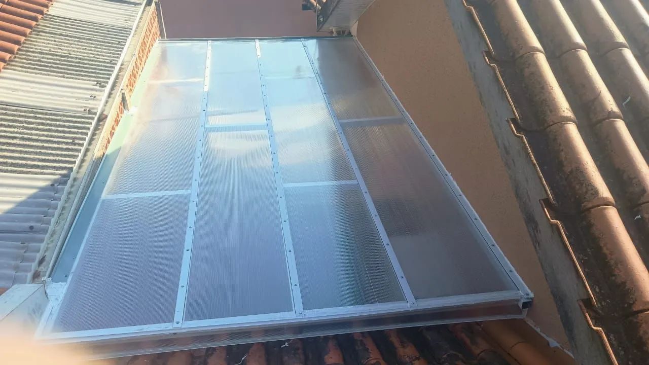 Cobertura fixa e retrátil de vidro .. policarbonato e telha termacustica  - Foto 3
