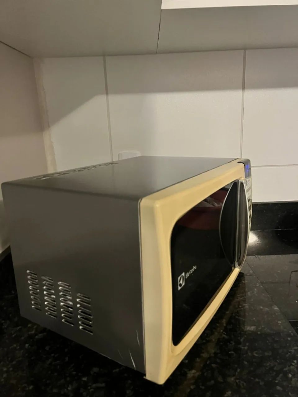 Microondas Electrolux 20 Litros em Perfeito estado - Foto 3