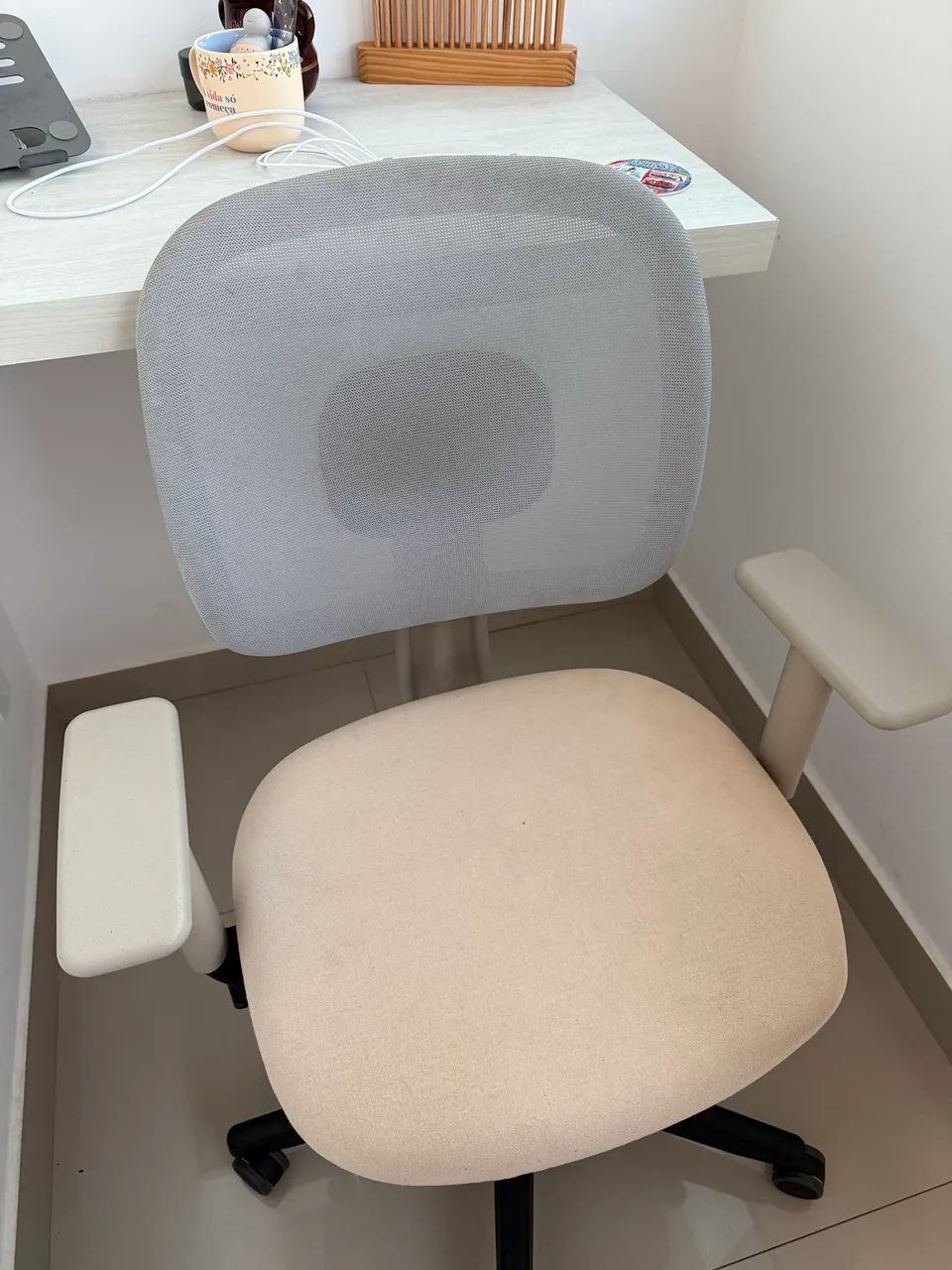 Cadeira de Escritório Flexform Dot Bege Giratória com Braços Regulável  - Foto 2