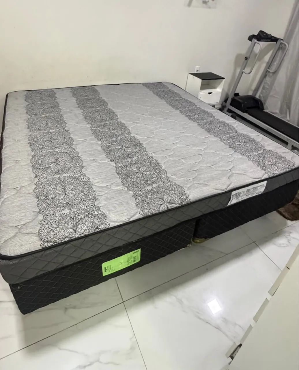 Cama Box king size semi nova , recém comprada, com colchão - Foto 5