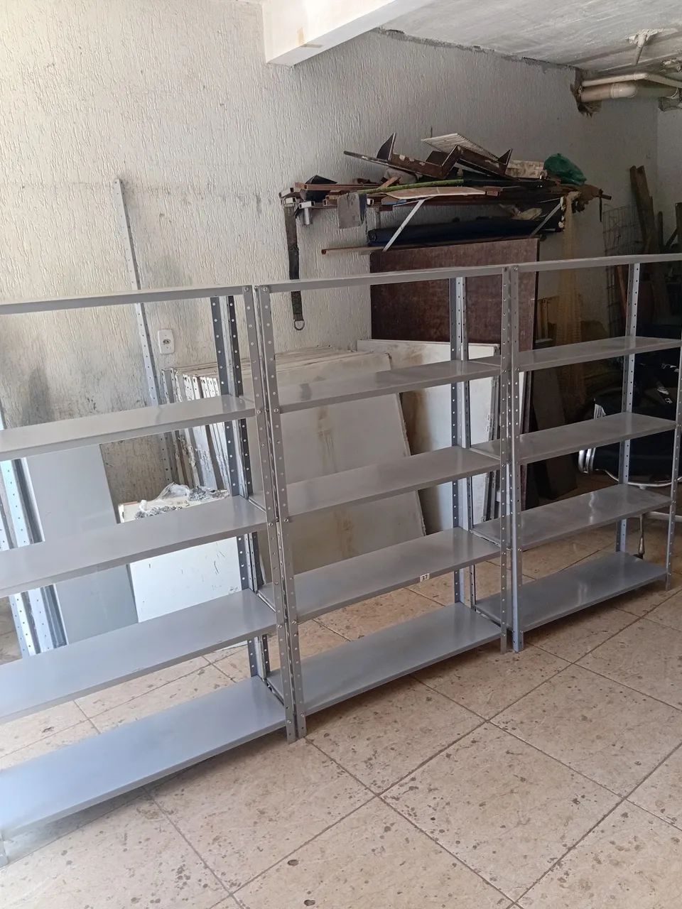 Prateleiras de aço 30cm semi novas 