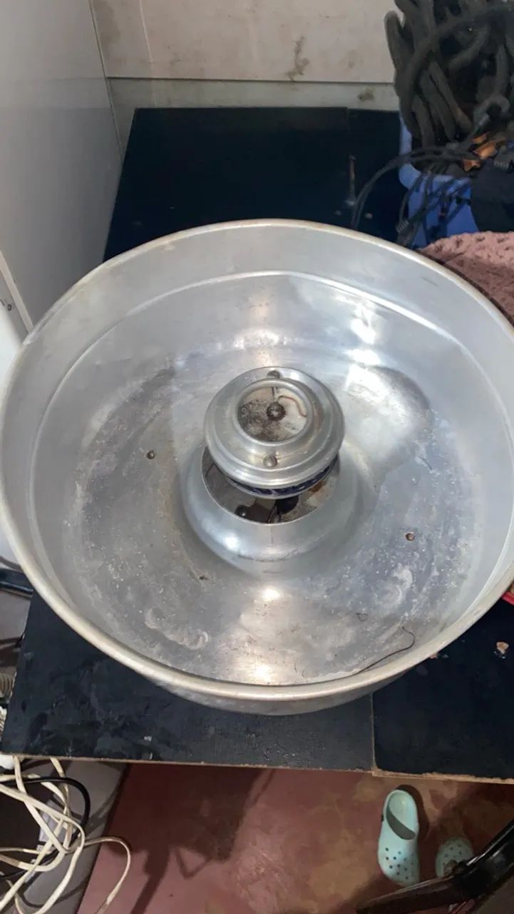 Máquina de Algodão Doce Profissional Pinheiro - 127 Volts