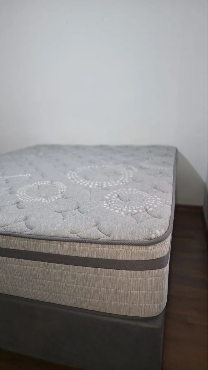 Colchão Queen + Box (completo) em perfeitas condições 