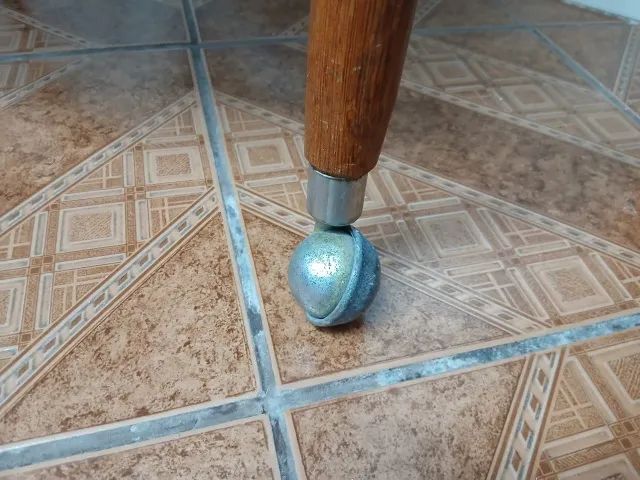 Cadeira executiva com base fixa e rodízios - Foto 2