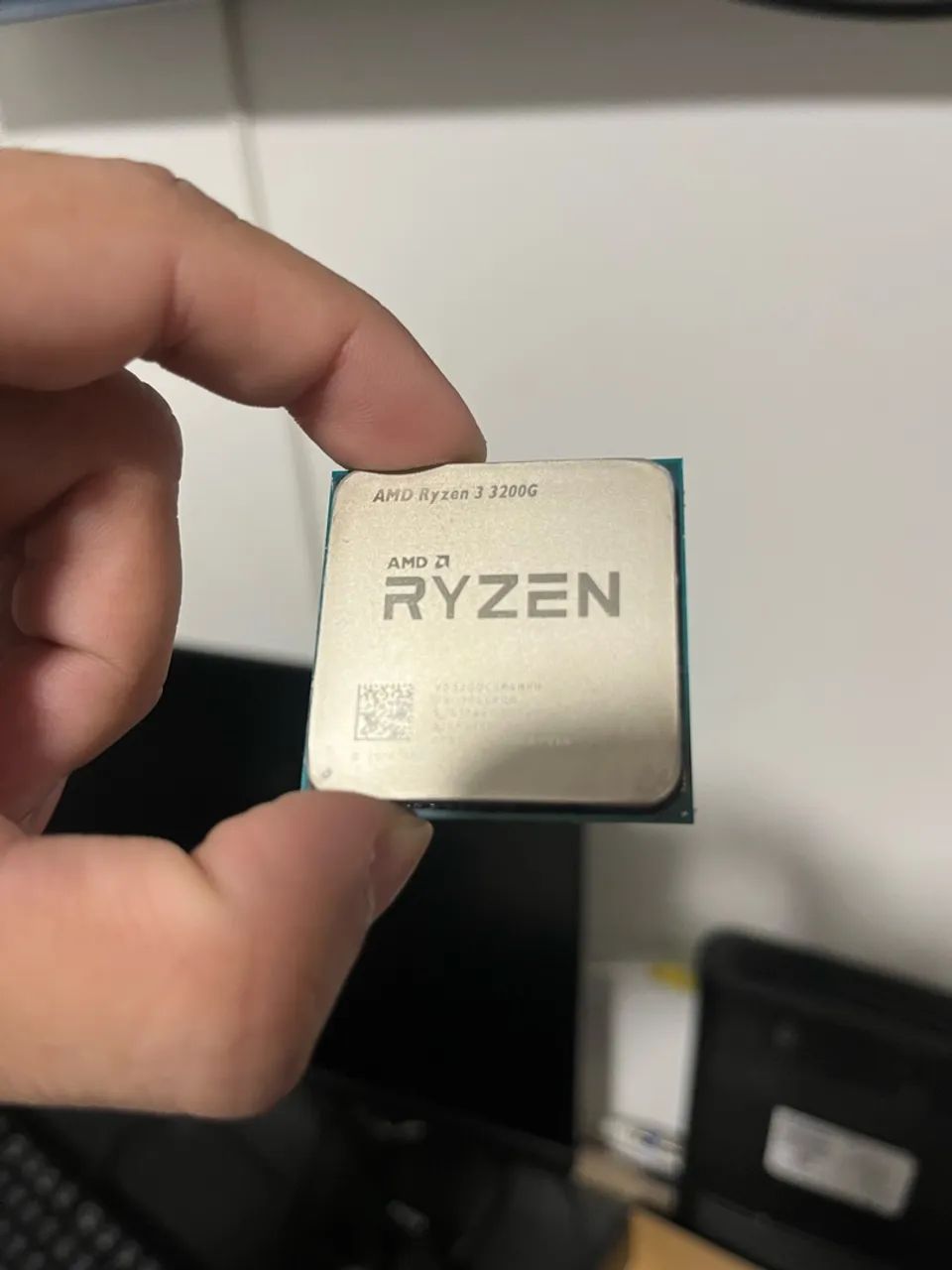 Ryzen 3 3200G + Cooler Box Original AMD 