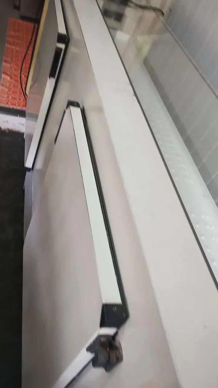 Vdo balcão de 2 MTS e um freezer p/sorvete - Foto 3
