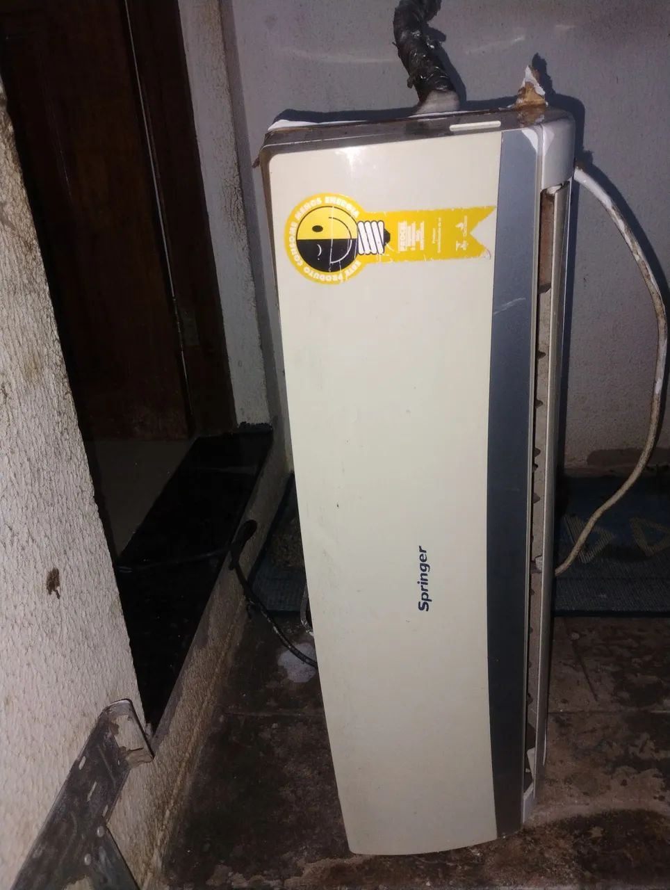 Vende se uma evaporadora de 9 mil