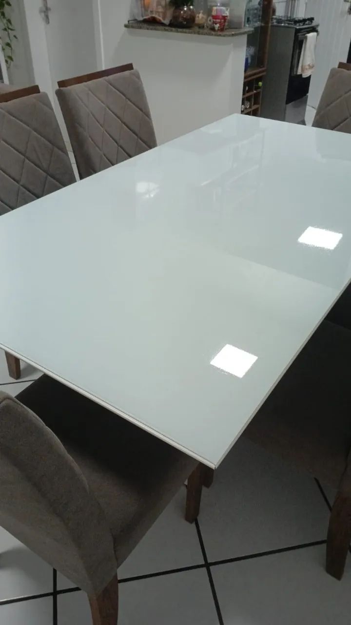 Mesa de Jantar 6 Lugares + Cadeiras Estofadas